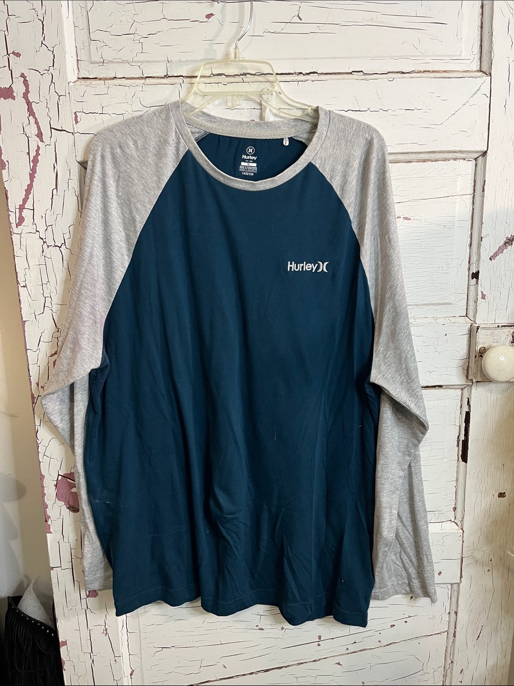Hurley Navy Body with Light Gray Raglan Long-Sleeve Tee Sz XL